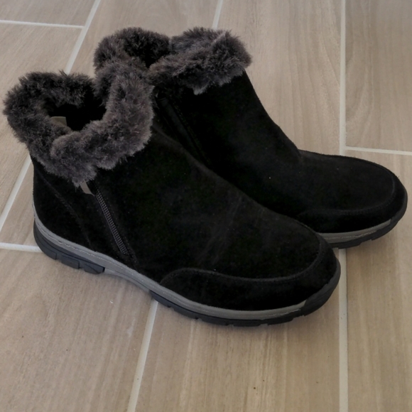 Staheekum Olivia Ankle Bootie NEW Sz: 7 Cow Suede - Picture 3 of 10